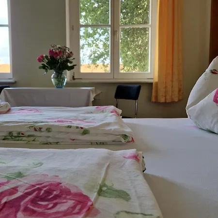 Gaestehaus Wilsickow Alojamento de Acomodação e Pequeno-almoço Lübbenow